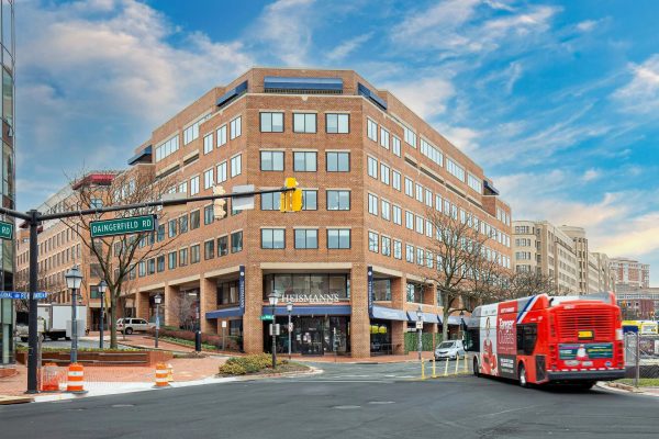 Steps from Metro, Dining & Old Town Alexandria