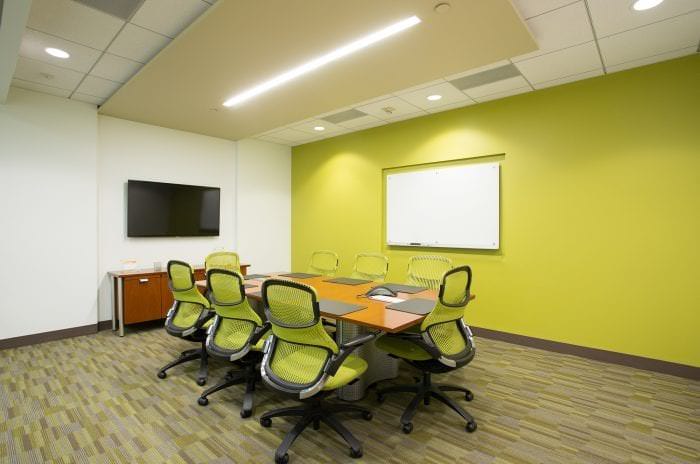 Small meeting room at Carr Workplaces Irvine location